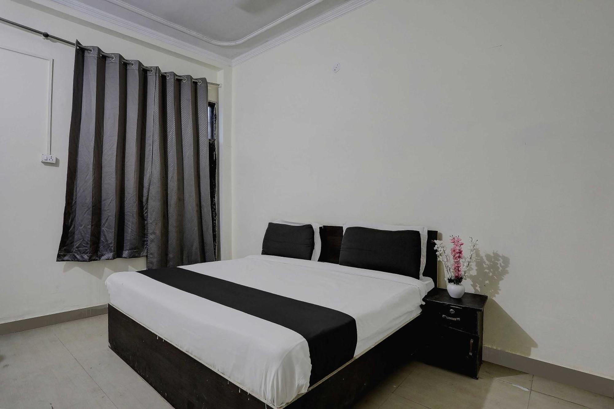 Hotel O Thirty Inns Noida Exteriör bild