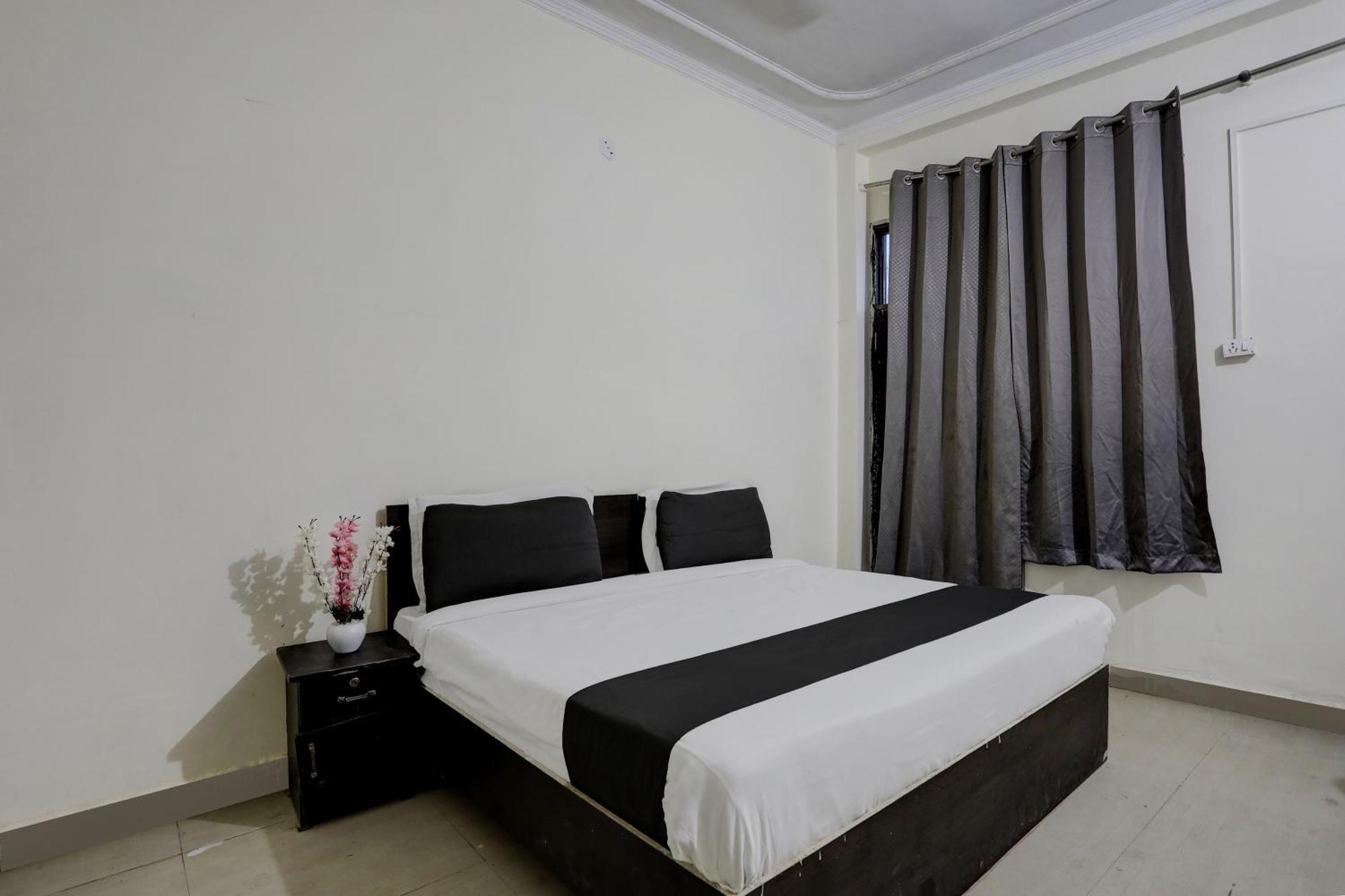 Hotel O Thirty Inns Noida Exteriör bild
