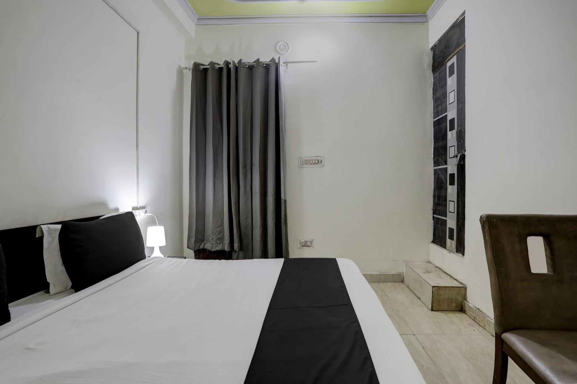 Hotel O Thirty Inns Noida Exteriör bild
