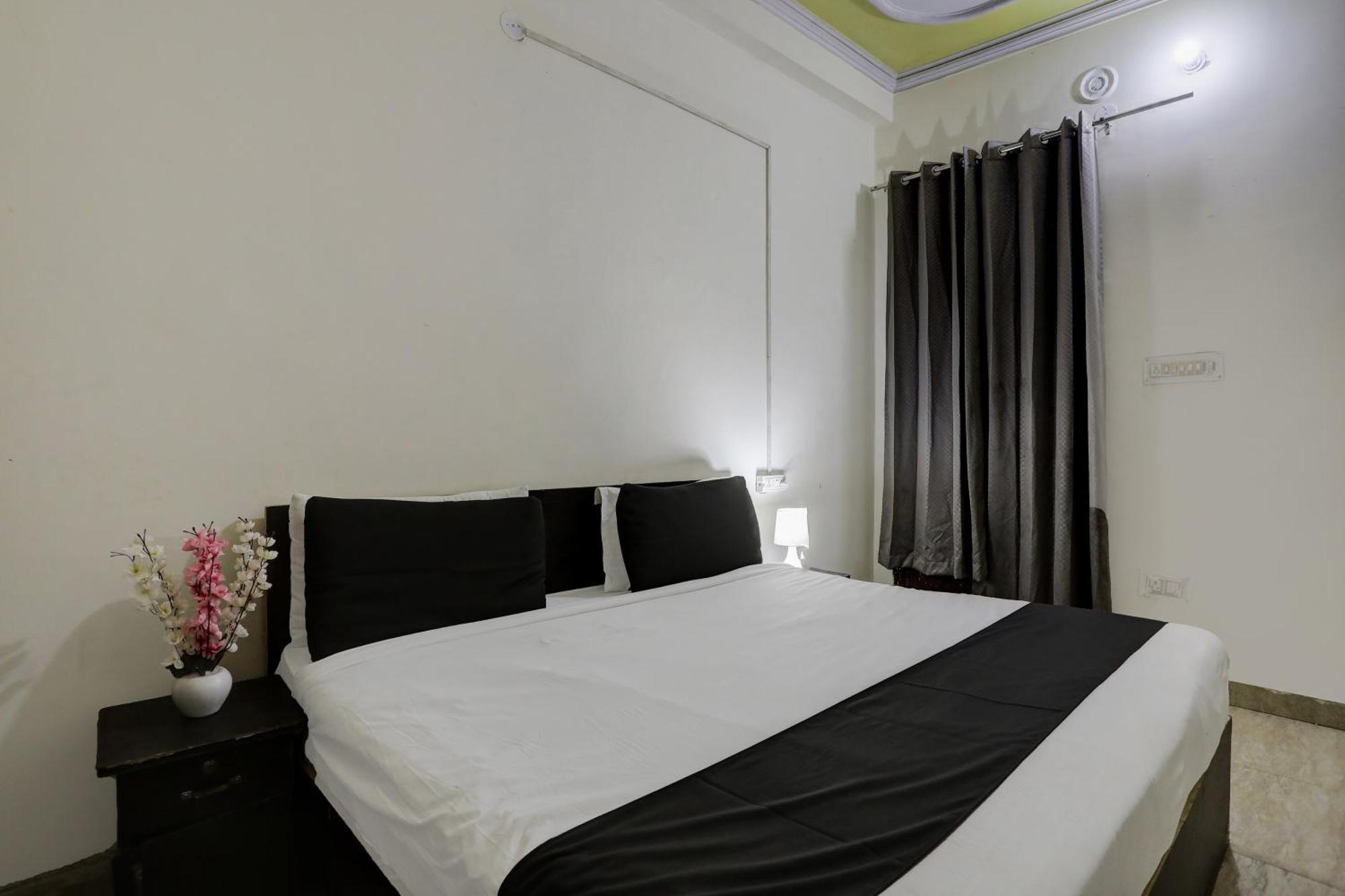 Hotel O Thirty Inns Noida Exteriör bild